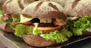 Saradão Cheddar Burguer